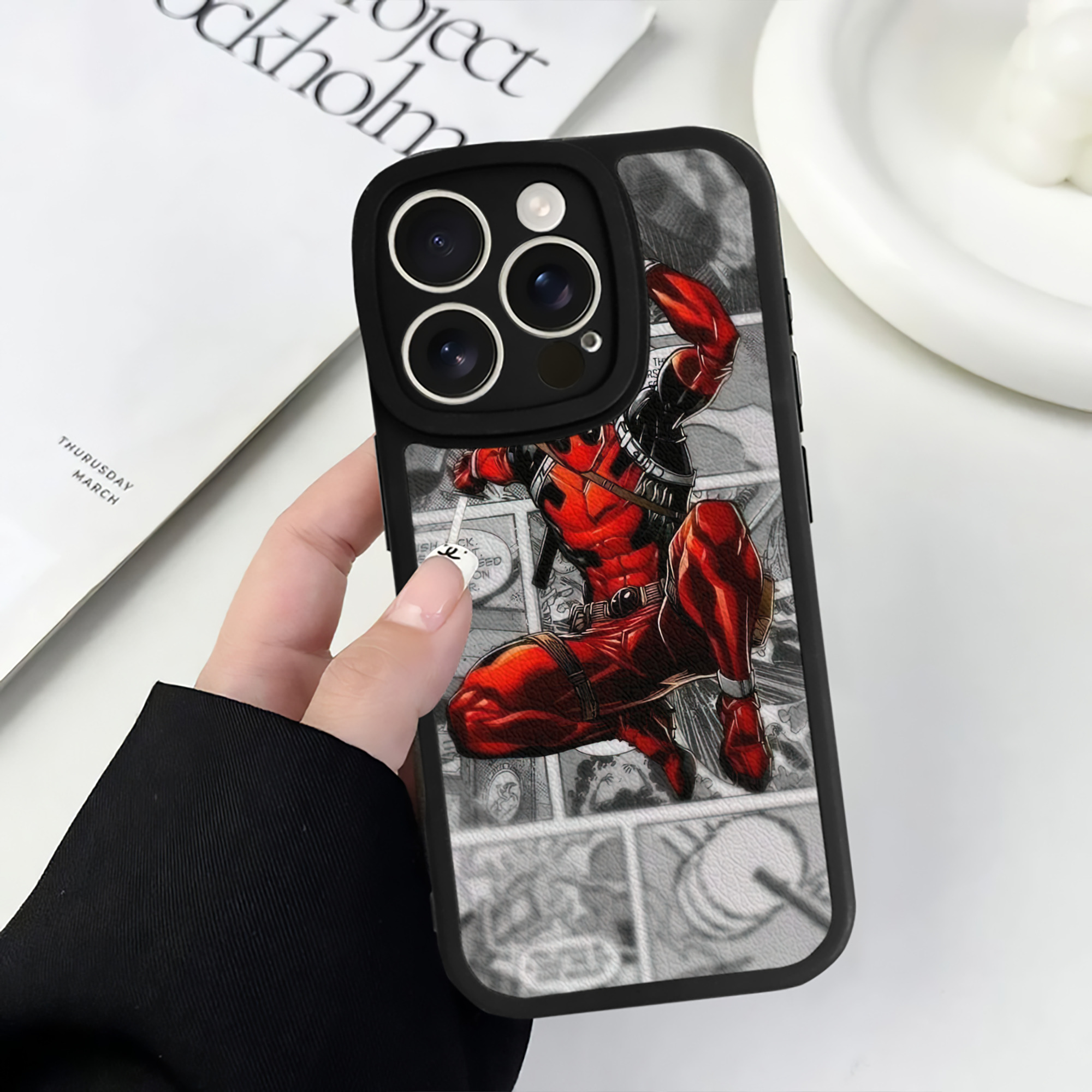 （画像用） Deadpool デッドプール 【iPhone 16シリーズ対応】シリコンスマホケース（レザー調） 材質：シリコン